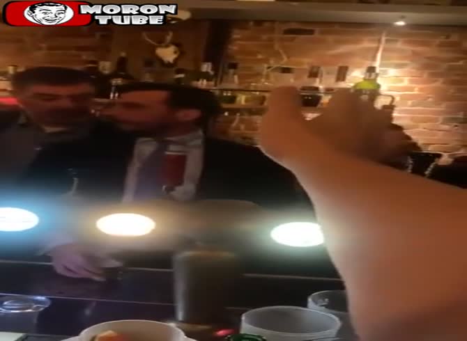 Video :In a bar, a conservative politician is struck with a bottle